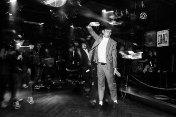 Un hombre en la pista