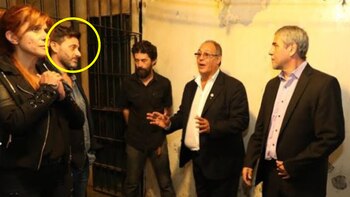 Ghosn dando una visita guiada