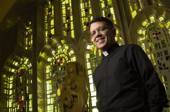 Jaime Maldonado-Aviles es un ex neurocientífico de la Universidad de Yale que decidió convertirse en sacerdote en la Escuela de Teología de la Universidad Católica de América (The Washington Post/Linda Davidson)