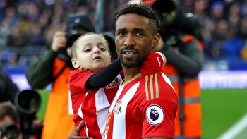 Jermain Defoe junto al pequeño