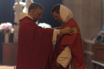 Mulryne fue ordenado en una