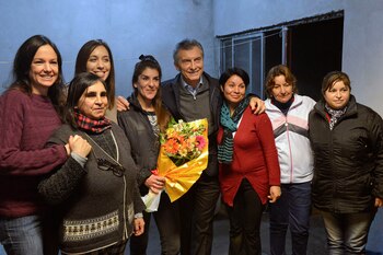 Stanley junto a Macri y Vidal, durante una visita a una cooperativa en la Provincia de Buenos Aires