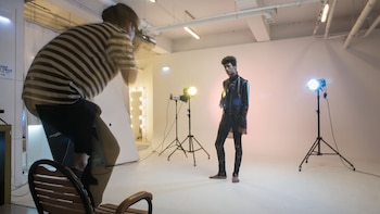 Han Hyun Min durante una sesión fotográfica en Seúl (AFP)