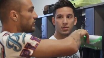 Sebastián Driussi mira a uno