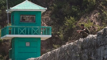 Soldados norcoreanos a orillas del