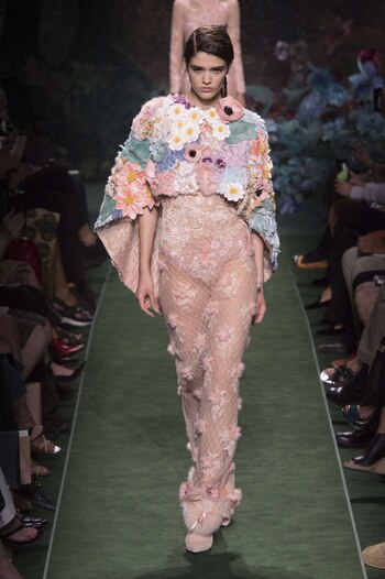 Vestido de encaje y red