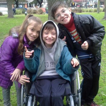 Los trillizos Rafael, Gustavo y