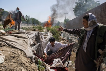 Las mujeres más jóvenes deambulan