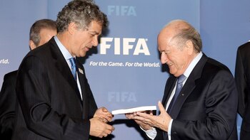 Ángel María Villar junto a