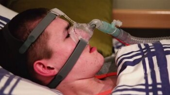 Liam Derbyshire se conecta a