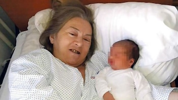 La serbia Atifa Ljajic junto