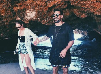 Viajan y se muestran enamorados