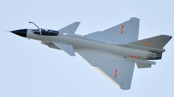 El caza Chengdu J-10, que