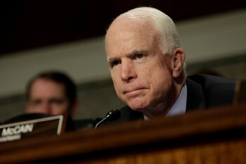 El Senador John McCain en