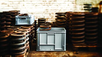 Las cajas apilables de plástico son mucho más resistentes y duraderas que las de cartón o madera a la hora de ser utilizadas para el transporte.