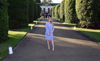 Con un guardarropas de ensueño,