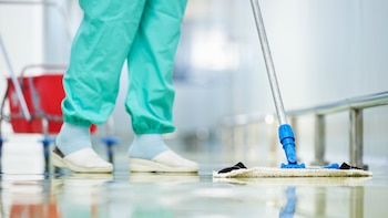 Lavar el piso, la ventana