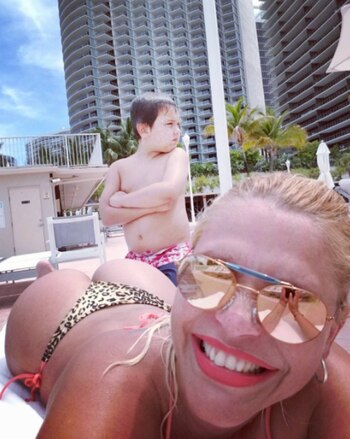 También se divierte haciendo videos