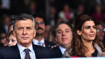 Mauricio Macri, ayer, junto a