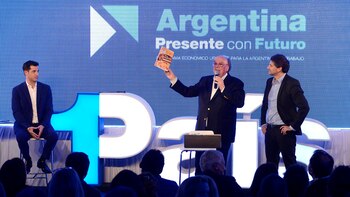 José Ignacio De Mendiguren examina