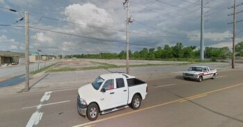 En la desértica Thomas Street,