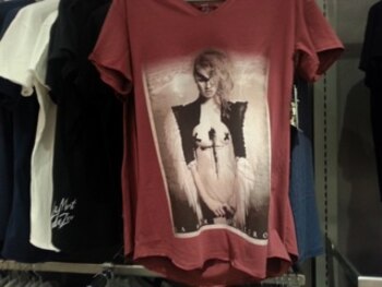 Rolien estampada en una camiseta