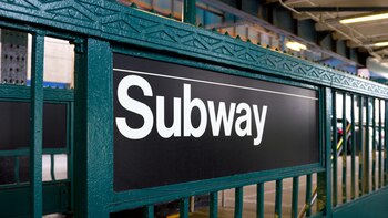 Para quienes llegan a la ciudad de New York a pasar unos días allí, el metro es el gran elemento integrador (istock)