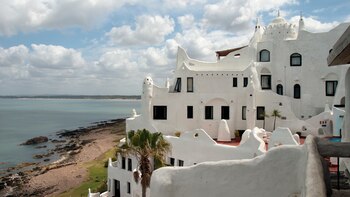 Casapueblo, creación de Carlos Páez Vilaró.