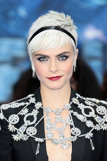 Cara Delevingne platinada y con