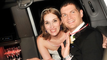 Neely y Andrew Moldovan, el día de su boda y antes de iniciar una guerra en las redes contra su fotógrafa