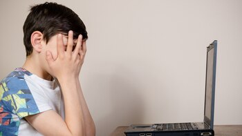 Cuanto más joven, más posibilidades de desarrollar conductas sexistas (iStock)