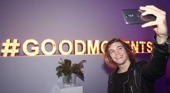 Franco Masini probando las selfies