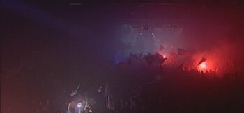 Banderas y bengalas durante el