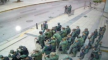 La fiscal fue asediada este