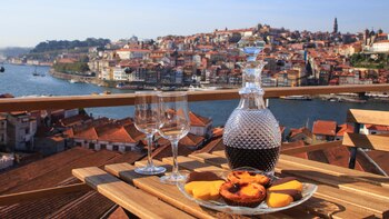 El maridaje es fundamental para que resalte el sabor del vino (iStock)