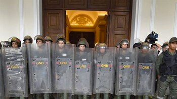 Efectivos de la GBN no dejaron pasar a diputados opositores el martes (@ReporteYa)