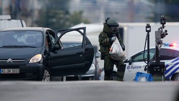 El conductor del vehículo dijo que adentro había explosivos (Reuters)