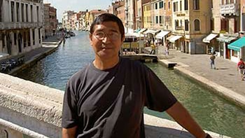 El conde Reynaldo Mariqueo, de gira por Europa. Está encargado de las Relaciones Internacionales