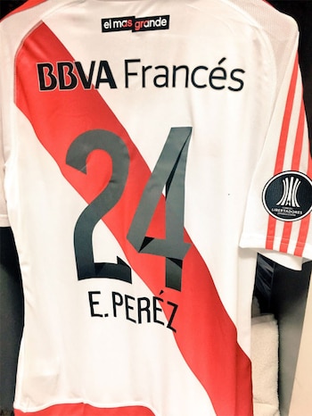 “E.Peréz”, la camiseta del refuerzo para el choque con Guaraní tiene un error ortográfico