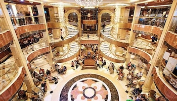 “No hubo fiestas en la cafetería, ni películas bajo las estrellas, ni bar nocturno al aire libre o saltos en la piscina”, escribió Jasinski en una cuenta de news.com.au.