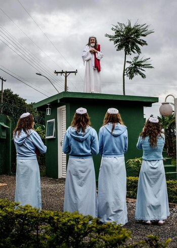 Inri Cristo en uno de