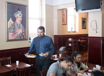 Los inmigrantes son considerablemente más