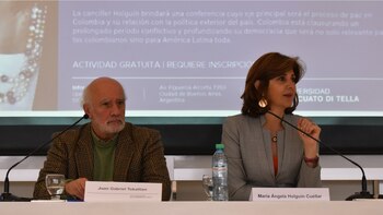 La canciller colombiana junto a