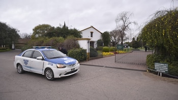 La entrada del Parque Memorial de Pilar donde los invitados ingresaron para despedir los restos de Jorge Zorreguieta y acompañar a la familia.