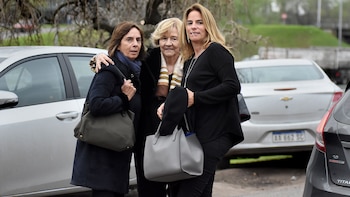 Laura del Carril (centro) y María Laura Velarde (der.)