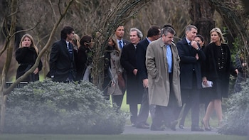 En una misa íntima y cálida en el Cementerio Parque Memorial de Pilar, provincia de Buenos Aires, fue velado Jorge Zorreguieta, padre de Máxima (Télam)