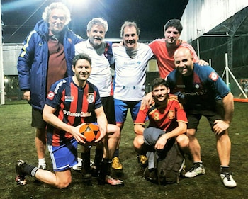 Arriba, de izquierda a derecha: