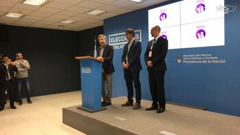 Rogelio Frigerio en el centro