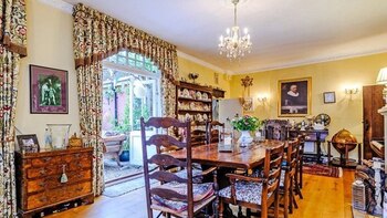 La propiedad tiene seis ambientes