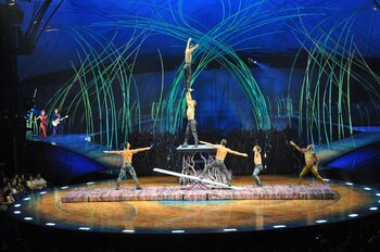 Imponentes la escenografía y los